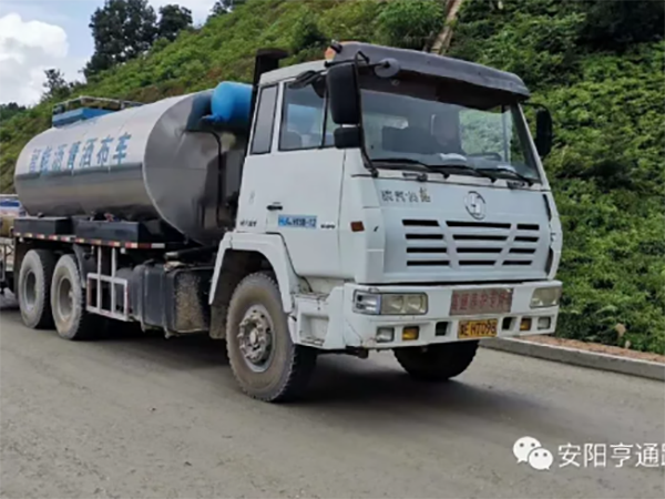 我公司廣東河惠莞項(xiàng)目透層、封層試驗(yàn)段完成